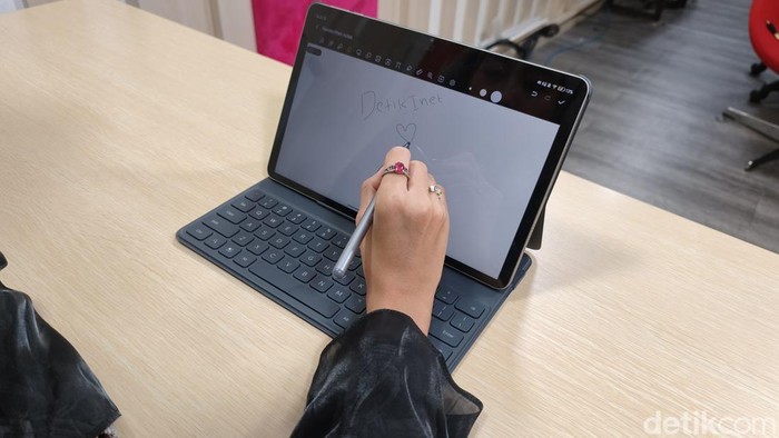 Hands On Honor Pad 10