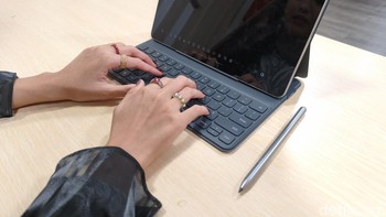 Untuk keperluan bekerja, Honor Pad 10 punya fitur Honor Eye Protection Technology, Honor Notes with AI, Honor Docs with AI, Honor Connect. Foto: Rizqy Nur Amalia/detikINET