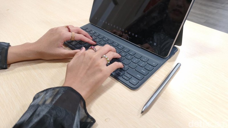 Hands On Honor Pad 10