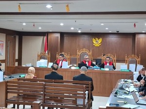 Menangis Baca Pleidoi, Eks Dirut ASDP Cerita Kondisi Keluarga Saat Kecil