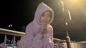 IU emang jadi satu dari sedikit artis Korea Selatan yang mau posting wajah bare face. (Foto: dok. Instagram @dlwlrma)