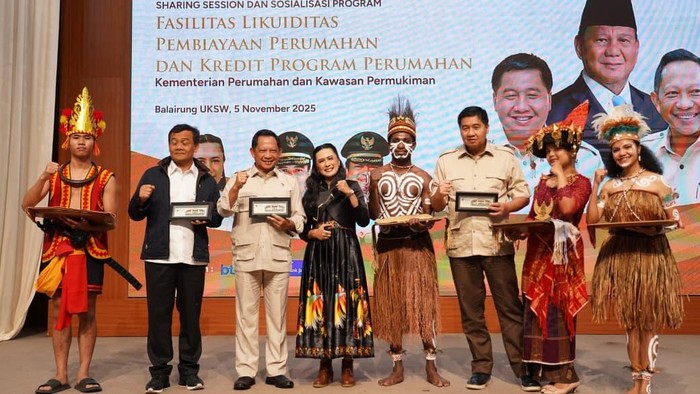 Menteri PKP Maruarar Sirait, Mendagri Tito Karnavian, dan Gubernur Jawa Tengah Ahmad Luthfi saat hadir di Universitas Kristen Satya Wacana Salatiga. Foto diunggah Kamis (6/11/2025).