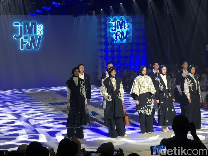 JMFW 2026 kembali hadir bertajuk Essential Lab berlangsung pada mulai dari 6-9 November 2026 pukul 10.00-21.00 WIB, di Kartika Expo, Balai Kartini Jakarta.