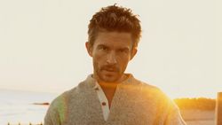 Potret Aktor Jonathan Bailey, Pria Terseksi di Dunia 2025