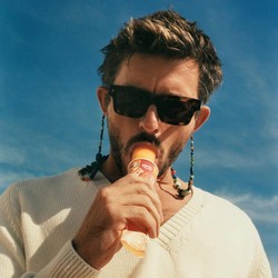 Potret Aktor Jonathan Bailey, Pria Terseksi di Dunia 2025