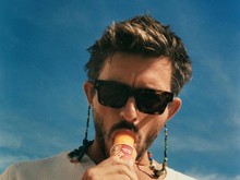 Potret Aktor Jonathan Bailey, Pria Terseksi di Dunia 2025