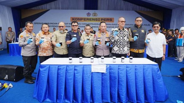 Jumpa pers kasus pelanggaran ekspor turunan CPO. (Dok. Polri)