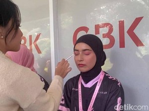 Cerita di Balik Viral Jasa Rias Rp 35 Ribu di Konser Blackpink, Diserbu Blink