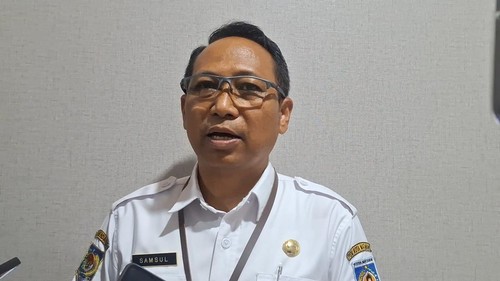 Plt Kadinsos Mataram, Lalu Samsul Adnan, saat diwawancarai di Mataram, Kamis (6/11/2025). (Nathea Citra/detikBali)