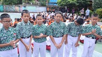 6 Bocah SD Cipayung Penemu HP Dihadiahi Peralatan Sekolah: Terima Kasih Pak Kapolda
