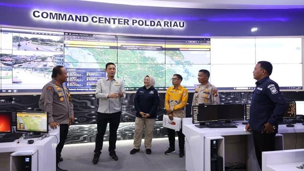 Ketua Komisioner Komisi Informasi Riau, Tatang Yudiansyah, mengapresiasi keterbukaan Polda Riau dalam memberikan informasi dan pelayanan kepada publik. Ketua Komisioner Komisi Informasi Riau, Tatang Yudiansyah, mengapresiasi keterbukaan Polda Riau dalam memberikan informasi dan pelayanan kepada publik. Hal itu disampaikan Tatang saat berkunjung ke Polda Riau, Kamis (6/12/2025).