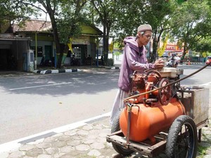 Kisah Penambal Ban di Pati, Anggap Program JKN sebagai Penyelamat Hidup