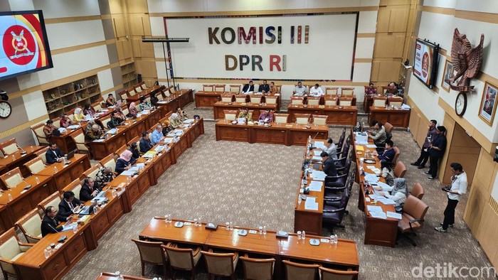 Komisi III DPR RI di Kompleks Parlemen, Senayan, Jakarta.