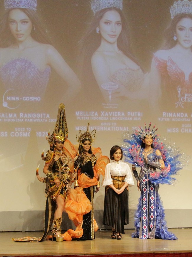 Kostum Nasional 3 Puteri Indonesia 2025, Bawa Tradisi Toraja Hingga Raja Ampat