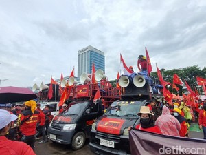 Buruh Tolak Usulan UMP 2026 Pemerintah & Pengusaha, Minta Naik 10,5!