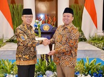 Nusron Serahkan Sertifikat Aset Kemenlu, Termasuk Tanah Bekas Kedubes Inggris