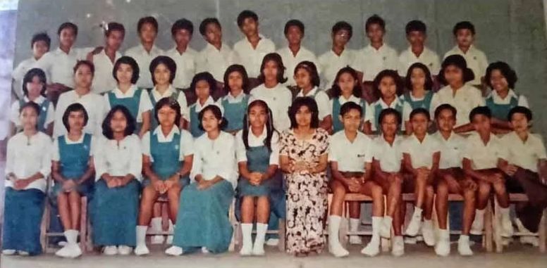 Pasangan Malaysia Viral Pasangan asal Malaysia, Zul A'ini dan Alias yang satu kelas di Sekolah Menengah Kuala Pegang, Baling Kedah, Malaysia, pada tahun 1980. Postingan tersebut langsung viral di media sosial.