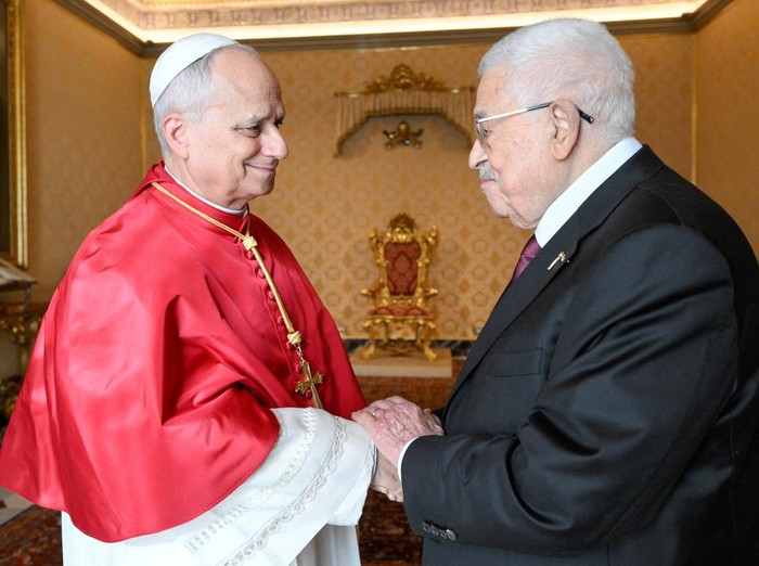 Paus Leo XIV menerima kunjungan Presiden Otoritas Palestina Mahmoud Abbas di Vatikan, pada Kamis (6/11/2025). Pertemuan ini berlangsung hampir sebulan setelah diberlakukannya gencatan senjata di Jalur Gaza, yang menjadi langkah penting menuju upaya perdamaian di kawasan Timur Tengah.