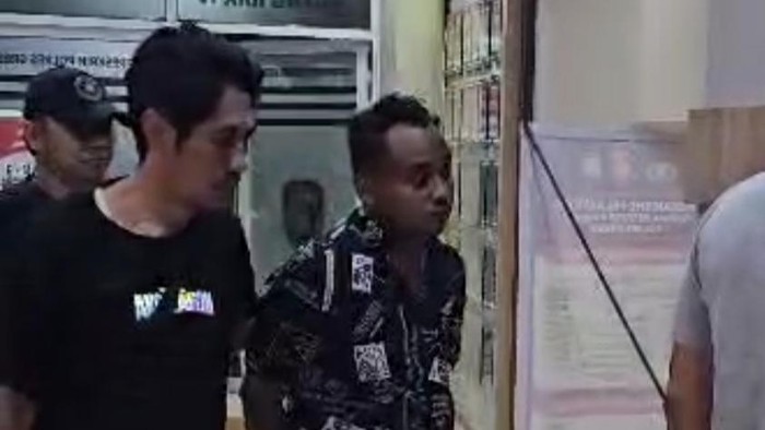 Pelaku curanmor di Gresik berhasil ditangkap di Bali. Pelaku mampu melancarkan aksinya dengan sangat cepat