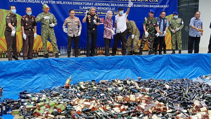 Pemusnahan barang bukti oleh bea cukai