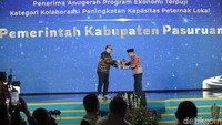 Kabupaten Pasuruan menerima Anugerah Progam Ekonomi Terpuji dalam kategori Kolaborasi Peningkatan Kapasitas Peternak Lokal.