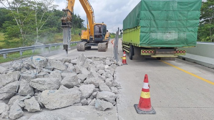 Jelang Nataru, 11 Titik Jalan Tol Lampung Diperbaiki