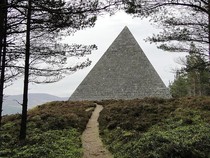 Piramida Simbol Cinta Ratu Victoria di Skotlandia Rapuh Akibat Kunjungan Turis