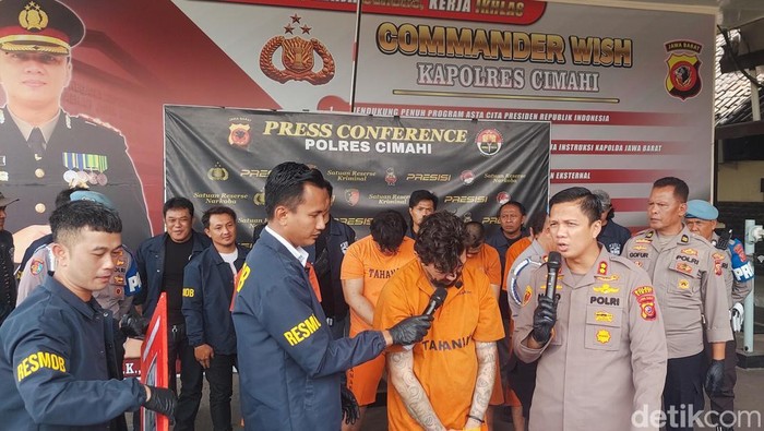 Polisi tangkap 5 pria pencuri modus jadi debt collector gadungan
