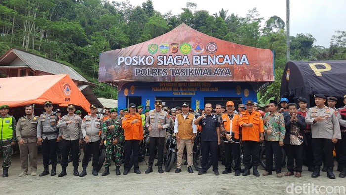 Posko Siaga Bencana di Tapal Kuda Tasikmalaya.