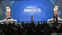 detikJatim kembali menghadirkan detikJatim Awards 2025, ajang penghargaan untuk tokoh masyarakat hingga pelaku bisnis dan instansi pemerintah yang memberikan kontribusi positif bagi masyarakat di Jawa Timur. 