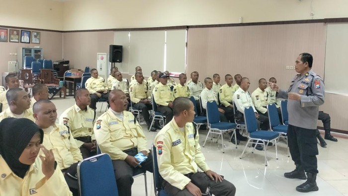 Satpan di Pasuruan dibekali wawasan anti-narkoba oleh polisi
