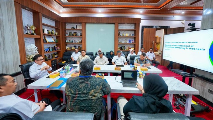 Sekda Sulsel Jufri Rahman saat menerima kedatangan tim Wolrd Bank (Bank Dunia).