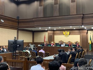Hakim Tolak Eksepsi Terdakwa Kasus Minyak Mentah, Sidang Lanjut Pembuktian
