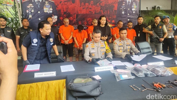 Sindikat curanmor yang ditangkap di Jakbar menjual hasil curiannya ke wilayah Cianjur. Pelaku memakai uang hasil penjualan barang curian untuk membeli sabu. (M Alfons/detikcom)
