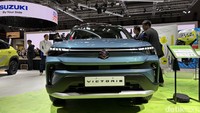 Bicara soal Victoris CBG, sebenarnya SUV ini baru saja diluncurkan di India. Di negara itu, Suzuki Victoris salah satunya ditawarkan dengan mesin CNG (compressed natural gas). Tapi, Suzuki Victoris yang dipamerkan di JMS 2025 dibikin bisa menggunakan bahan bakar CBG yang diproses dari kotoran sapi. Foto: Rangga Rahadiansyah/detikOto