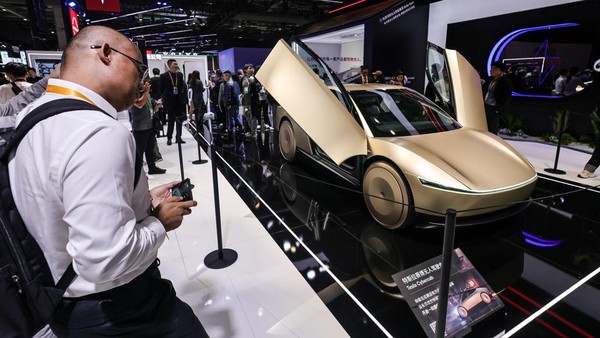 Tesla Pamerkan Cybercab di China International Import Expo 2025 Shanghai