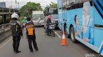 Truk Mogok di Flyover Podomoro, Lalu Lintas Jalan Yos Sudarso Macet Panjang