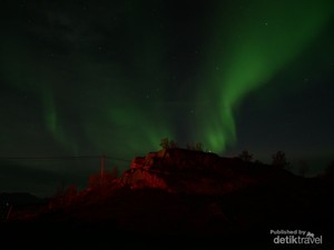 Berburu Aurora di Lingkaran Arktik