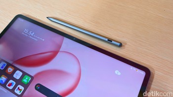 Layar Honor Pad 10 berukuran 12,1 inci dengan 2.5K HONOR Eye Comfort Display, 2.560x1.600 pixels, 88% Screen-to-body Ratio, 1,07 juta warna, 120Hz refresh rate, AI Dynamic Display dengan DCI-P3 Color Gamut, kecerahan 500 nits. Foto: Rizqy Nur Amalia/detikINET
