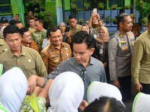 Video: Gibran Beri Pil Penambah Darah pada MBG di Salatiga Guna Cegah Stunting