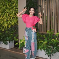 Biasanya Ashanty mulai membuka diet IF jam 9 pagi dan menutupnya jam 5 sore. Sarapannya diawali dengan 3 telur setengah matang. “Aku buka puasa pakai 3 telor setengah matang, karena wajib yg namanya buka puasa pake protein.. dan setelah nya baru kalau mau makan nasi dan dessert nya boleh.. Tujuan nya supaya ngga naik kadar glukosa nya,” terang Ashanty. Foto: Instagram/@ashanty_ash