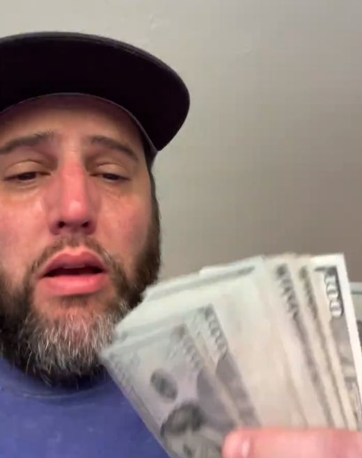 Berbagi makanan dapat donasi Berbagi Makanan Gratis, Pria Ini Malah Dapat Sumbangan Misterius