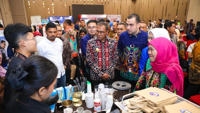 Booth kopi siswa SMKN Turen laris manis saat misi dagang