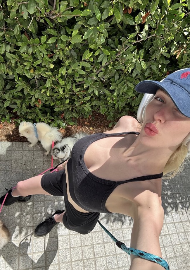 Beberapa bulan kemudian, Brittany baru menyadari bahwa prosesi tersebut sebenarnya adalah akad nikah menurut hukum Islam. “Saya baru tahu belakangan bahwa ‘nikah’ itu berarti pernikahan sah,” ujarnya. Foto: dok. Instagram @its.brook.lynn