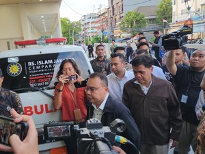 Dasco-Raffi Ahmad Jenguk Korban Ledakan SMAN 72 Jakarta di RS