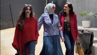 Pemilik nama lengkap Diana Indah Pertiwi itu kompak bersama dua sahabatnya, Marini Zumarnis dan Diah Permatasari. Foto: Instagram @dps_diahpermatasari