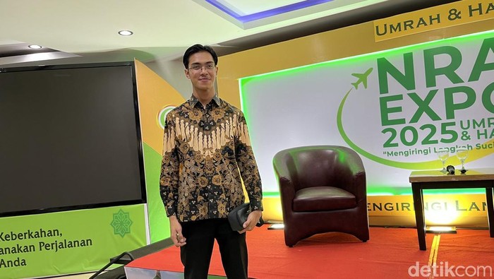Direktur Pengembangan Bisnis NRA Group Muhammad Atsir Abdul Azis dalam acara Pembukaan NRA Expo 2025 di Wisma Umrah dan Haji NRA, Mampang, Jakarta Selatan, Jumat (7/11/2025).