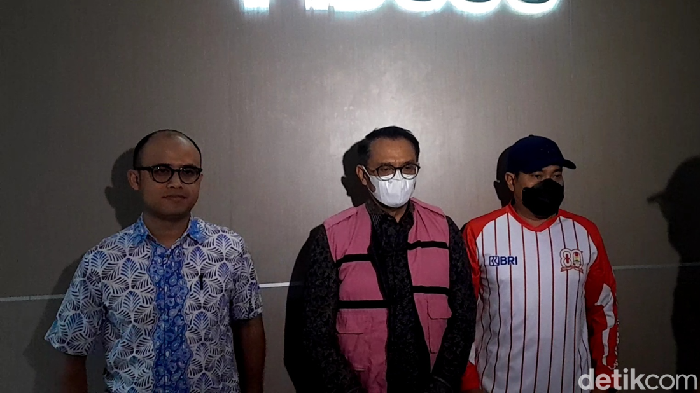 Direktur PTPN II tahun 2020-2023 Irwan Parangin Angin jadi tersangka kasus dugaan korupsi jual beli aset milik PTPN I Regional 1 kepada PT Ciputra Land dengan sistem kerja sama operasional. (Nizar Aldi/detikSumut)