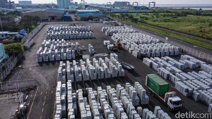 Energi Bersih dari Danau Toba yang Menyalakan Industri Aluminium Nasional Dari aliran Sungai Asahan yang bersumber dari Danau Toba, energi air diubah menjadi tenaga listrik untuk menghasilkan aluminium berkualitas kebanggaan Indonesia.