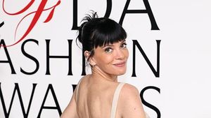 Foto: Lily Allen Tampil Berani di CFDA Awards 2025, Disebut Gaya Balas Dendam